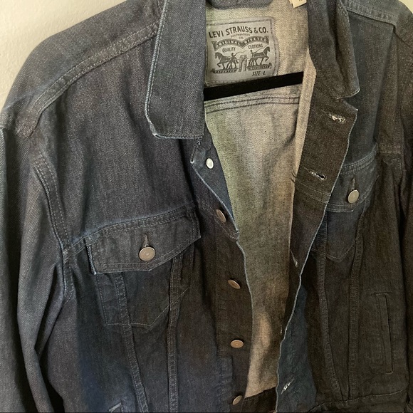 LEVI’S | Dark Wash Denim Trucker Jacket - Picture 2 of 8